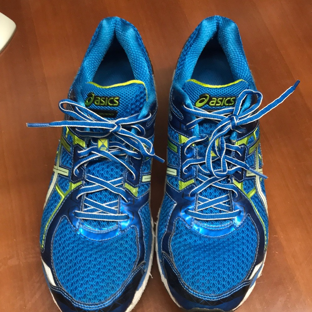 Men’s ASICS size 13 running shoe